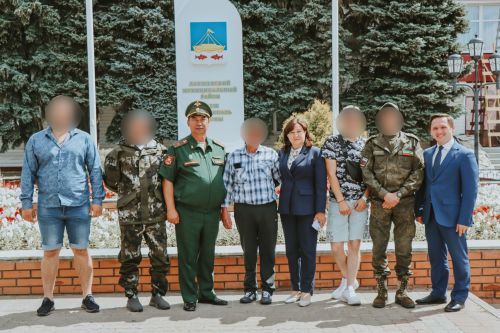 Бүген ялга кайткан мобилизацияләнгәннәр Лаеш районы җитәкчелеге белән очрашты