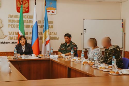 Сегодня прошла встреча мобилизованных, прибывших в отпуск, с руководством Лаишевского района