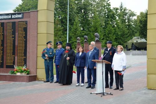 Лаишевцы возложили цветы к мемориалу Вечного огня