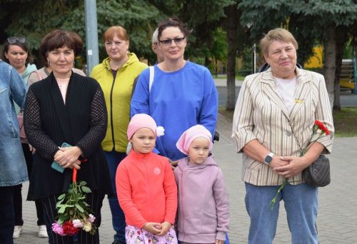 Лаишевцы возложили цветы к мемориалу Вечного огня