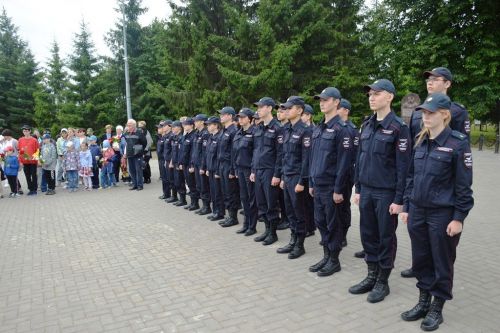 Лаишевцы возложили цветы к мемориалу Вечного огня