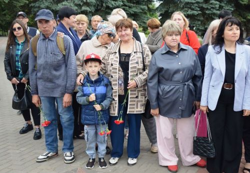 Лаишевцы возложили цветы к мемориалу Вечного огня