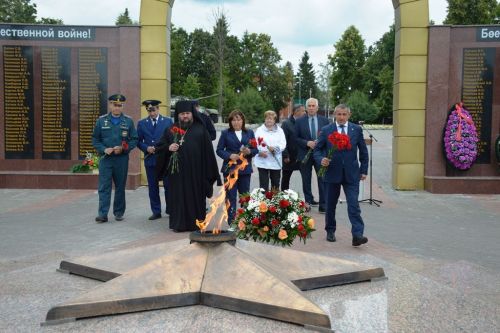 Лаишевцы возложили цветы к мемориалу Вечного огня