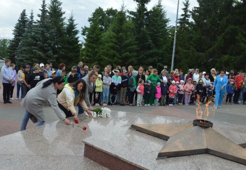 Лаишевцы возложили цветы к мемориалу Вечного огня