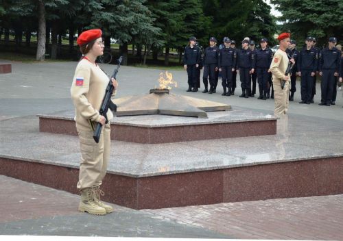Лаишевцы возложили цветы к мемориалу Вечного огня