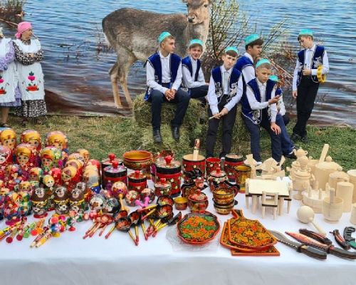 Подворье Лаишевского района на Сабантуе посетил Рустам Минниханов