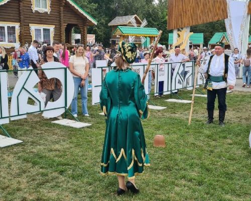 Подворье Лаишевского района на Сабантуе посетил Рустам Минниханов