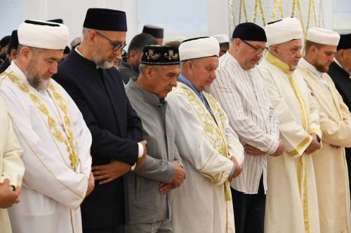 Мусульмане Татарстана сегодня ранним утром отпраздновали начало Курбан-байрама