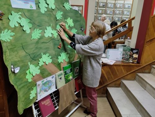 В Центральной библиотеке Лаишева прошла экологическая акция «Дерево экологических желаний».