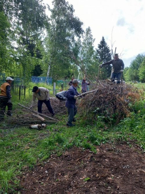 В Атабаевском сельском поселении вышли на субботник