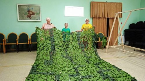 Ради жизни руки сеть плетут