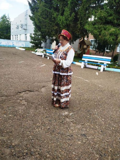 Волонтеры подарили  детям Лаишевского реабилитационного центра голубей - символ борьбы против войны
