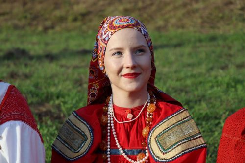 Девичьей красой восхищались с давних времен
