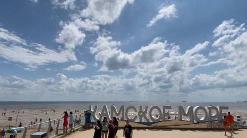 На пляже «Камское море» проходит мероприятие «Пляжный маркет»