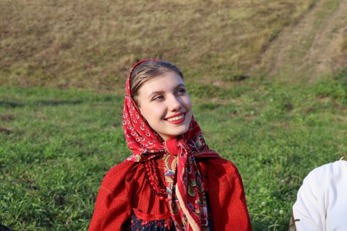 Девичьей красой восхищались с давних времен