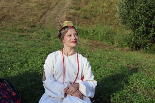 Девичьей красой восхищались с давних времен