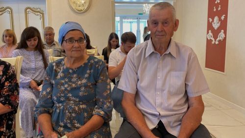 В Лаишевском районе поздравили с Днем семьи, любви и верности юбиляров семейной жизни и молодые семьи