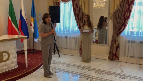 В Лаишевском районе поздравили с Днем семьи, любви и верности юбиляров семейной жизни и молодые семьи