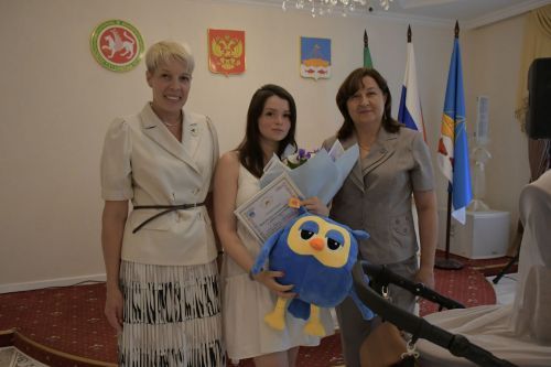 В Лаишевском районе поздравили с Днем семьи, любви и верности юбиляров семейной жизни и молодые семьи
