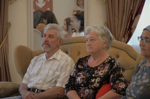 В Лаишевском районе поздравили с Днем семьи, любви и верности юбиляров семейной жизни и молодые семьи