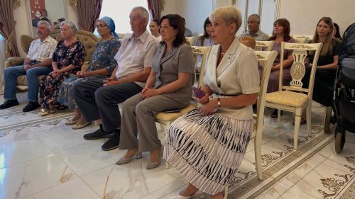 В Лаишевском районе поздравили с Днем семьи, любви и верности юбиляров семейной жизни и молодые семьи