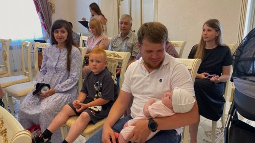 В Лаишевском районе поздравили с Днем семьи, любви и верности юбиляров семейной жизни и молодые семьи