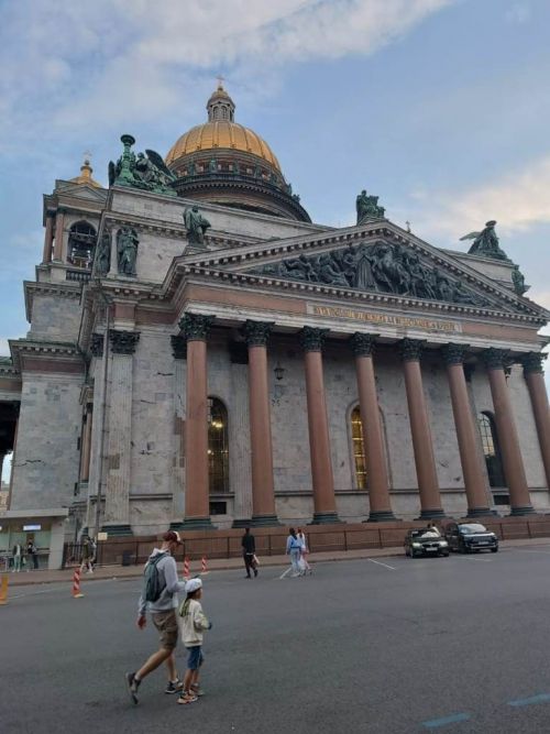 Данил Романов делится фотографиями с красотами Камчатки, Москвы, Крыма и Питера