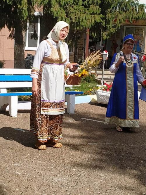 Лаишевские волонтеры с фольклорным ансамблем «Берегиня» побывали в Детском реабилитационном центре