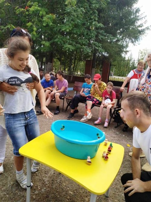 Лаишевские волонтеры с фольклорным ансамблем «Берегиня» побывали в Детском реабилитационном центре