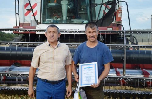Комбайнеров-передовиков хозяйств Лаишевского района чествовали прямо в поле