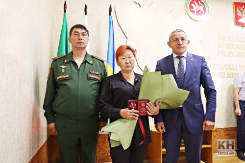 Лаеш районының өч сугышчысы Батырлык ордены белән бүләкләнде