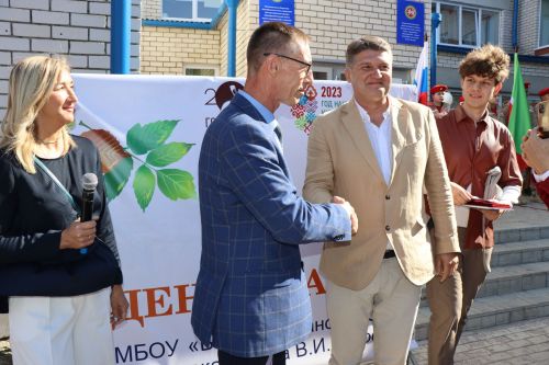 Большекабанской средней школе присвоено имя академика Валентина Андреева