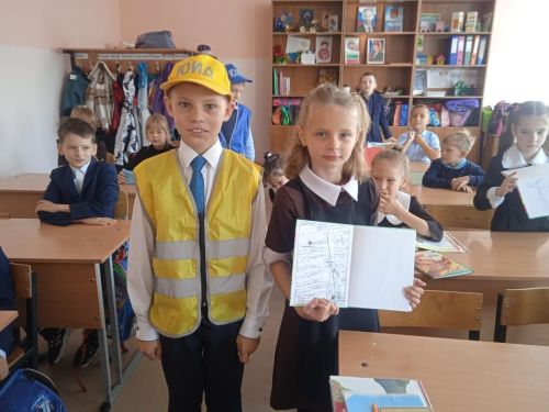 Юидовцы Лаишевской школы № 2 напомнили младшим школьникам о правилах поведения на дороге