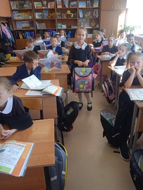 Юидовцы Лаишевской школы № 2 напомнили младшим школьникам о правилах поведения на дороге
