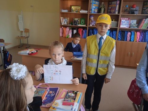 Лаешның 2 нче мәктәбе юидчылары кече мәктәп укучыларына юлда үз үзләрен тоту кагыйдәләрен искә төшерделәр