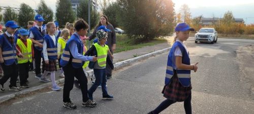 Усады прогимназиясендә «Smart Way» отряды юидчылары мәктәпкәчә яшьтәге балаларны юлны ничек дөрес үтәргә өйрәтәләр