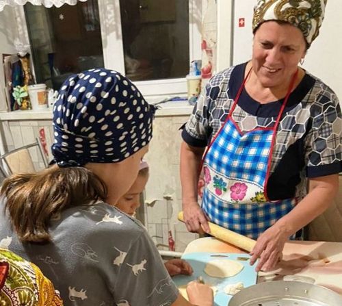 Бабушку поздравили с Днем бабушек и дедушек