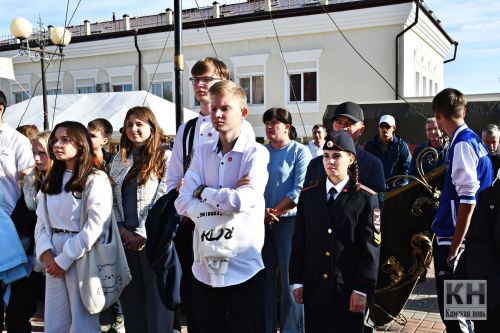 Три фуры по 20 тонн гумпомощи отправили сегодня из Лаишево на новые территории России