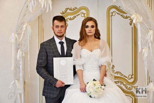 Семья Козиных зарегистрировала брак в День города Лаишево