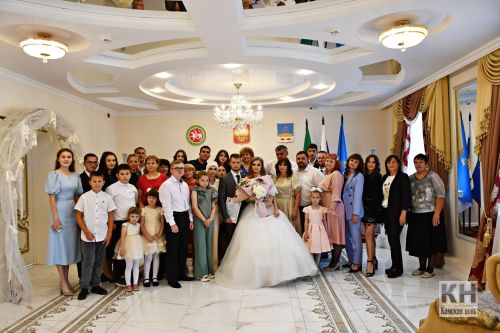 Семья Козиных зарегистрировала брак в День города Лаишево