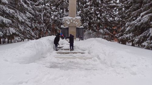 Школьники Лаишевуского района заботятся о памятниках землякам