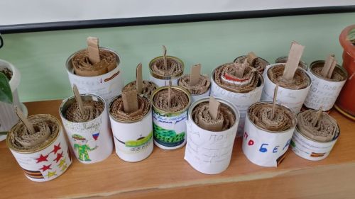 Четвероклассники Среднедевятовской школы оказывают посильную добровольческую помощь