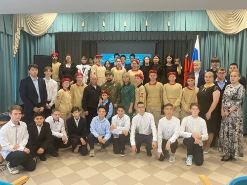 Участник СВО ответил на вопросы школьников