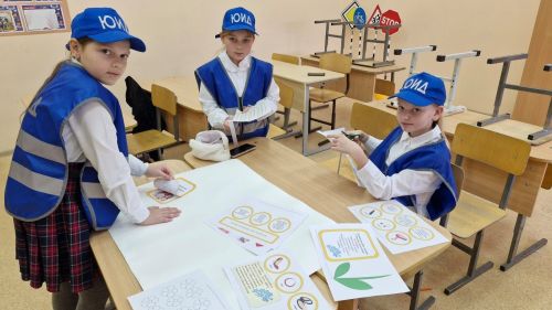 Усад прогимназиясе юидчылары әниләргә хатлар язды