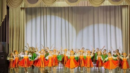 Әниләр көнендә Лаеш районында яшәүче хатын-кызларга яхшы кәеф бүләк иттеләр