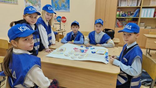 Усад прогимназиясе юидчылары әниләргә хатлар язды