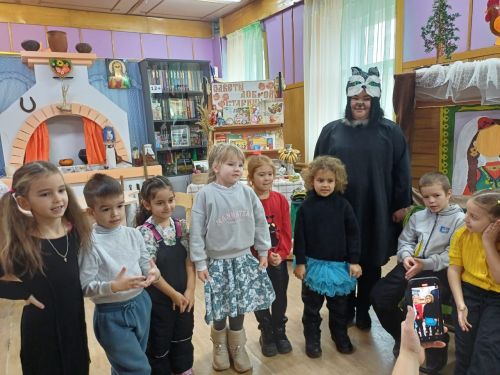 Герои сказок научили лаишевских детей вежливому общению с родителями