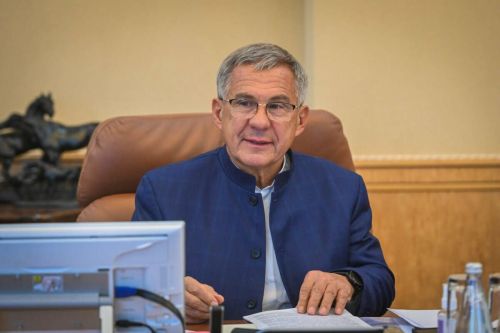 Раис Татарстана Рустам Минниханов поздравил жителей республики с Днем Конституции России