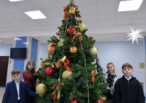 Илдус Зарипов Яңа ел алдыннан районның актив укучыларын бүләкләде