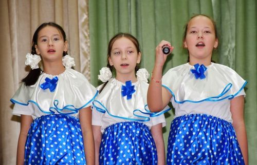 В Нармонке встреча с жителями сельского поселения началась с небольшой концертной программы